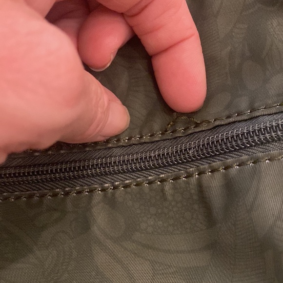 Sakroots crossbody green purse - Picture 8 of 10